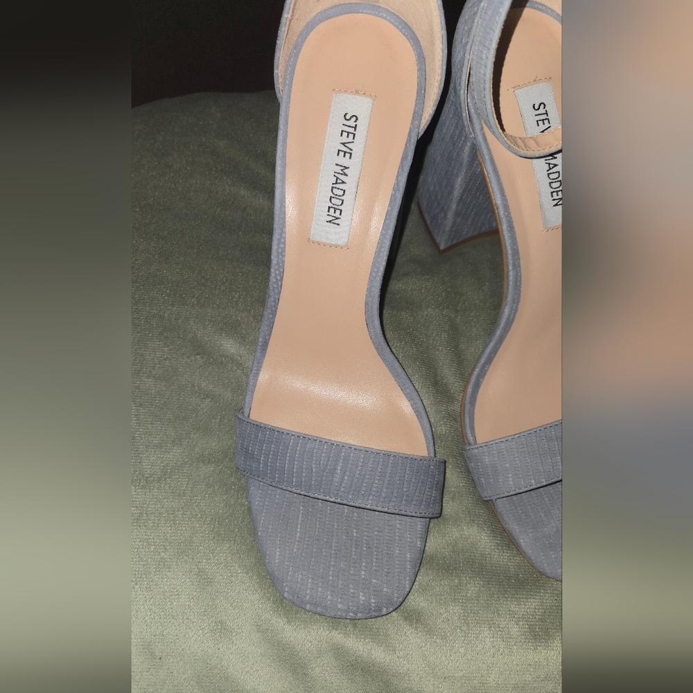 Steve Madden Women's Stylish Blue Heels - Picture 2 of 5
